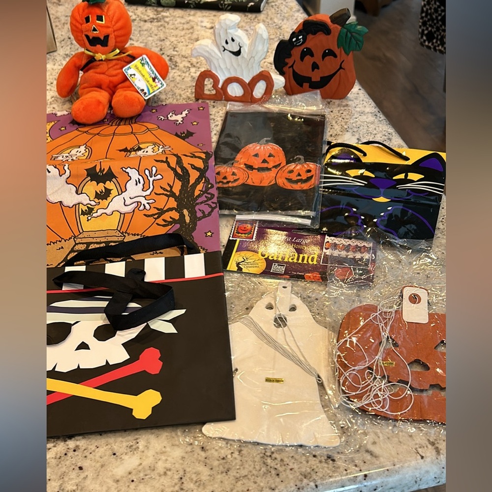 Halloween Decor bundle - garland, gift bags,stuffed pumpkin & small figu…